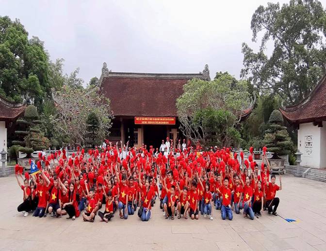Trường tiểu học Sông Trí tổ chức cho học sinh khối 4,5 hành hương về thăm quê Bác và Ngã Ba Đồng Lộc.