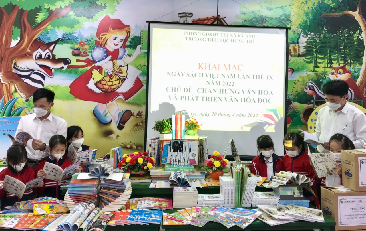Sôi nổi các hoạt động hưởng ứng Ngày sách và Văn hóa đọc Việt Nam năm 2022 tại trường Tiểu học Hưng Trí, Thị xã Kỳ Anh.