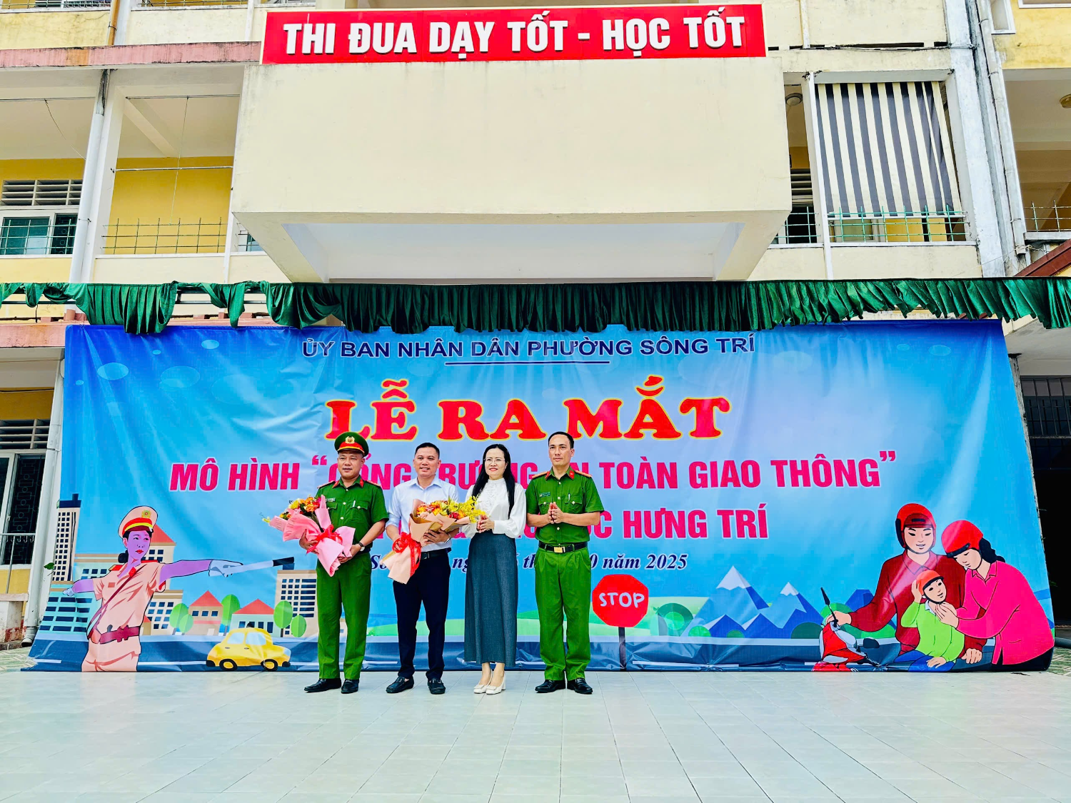 Ủy ban nhân dân phường Sông Trí ra mắt mô hình “Cổng trường an toàn giao thông” tại Trường Tiểu học Hưng Trí