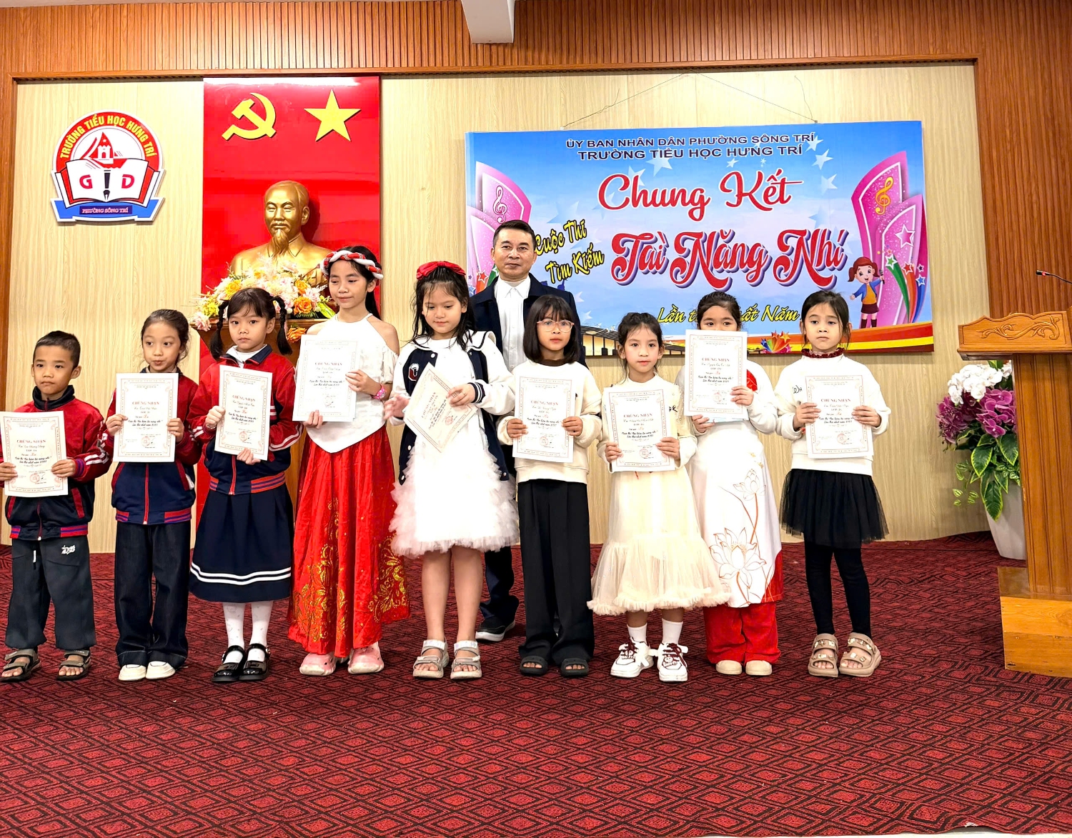 11 ảnh trao giải 3